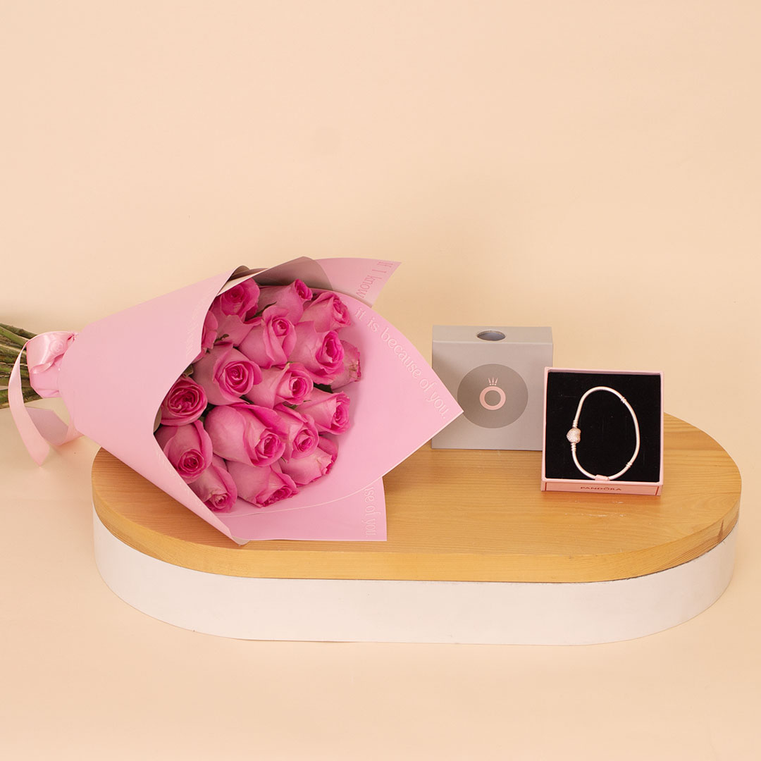 Flowrista Online Flowers Shop Pandora Moments Bracelet with Pavé Heart Clasp & 15 Pink Roses