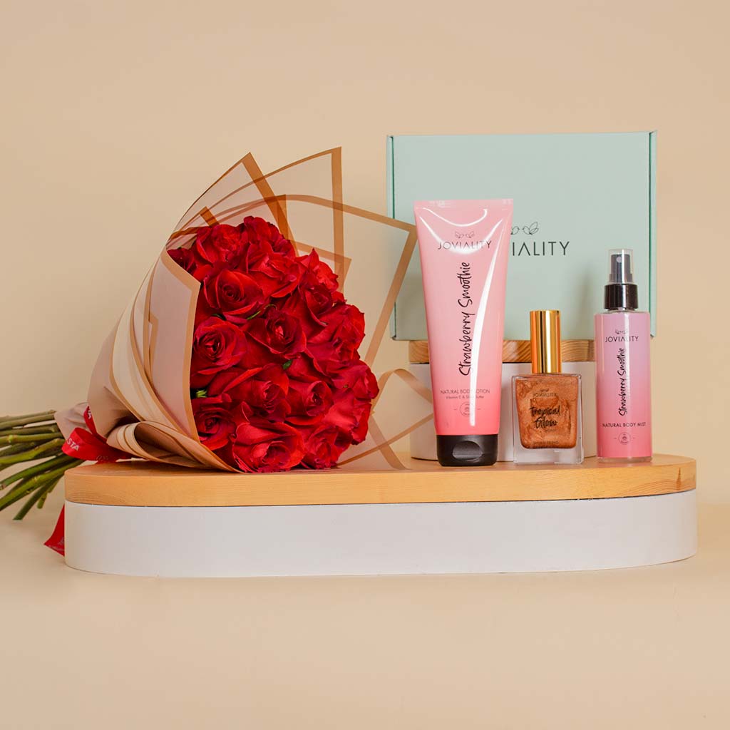 Flowrista Online Flowers Shop Joviality Strawberry Body Care Set with 20 Red Roses Hand Bouquet