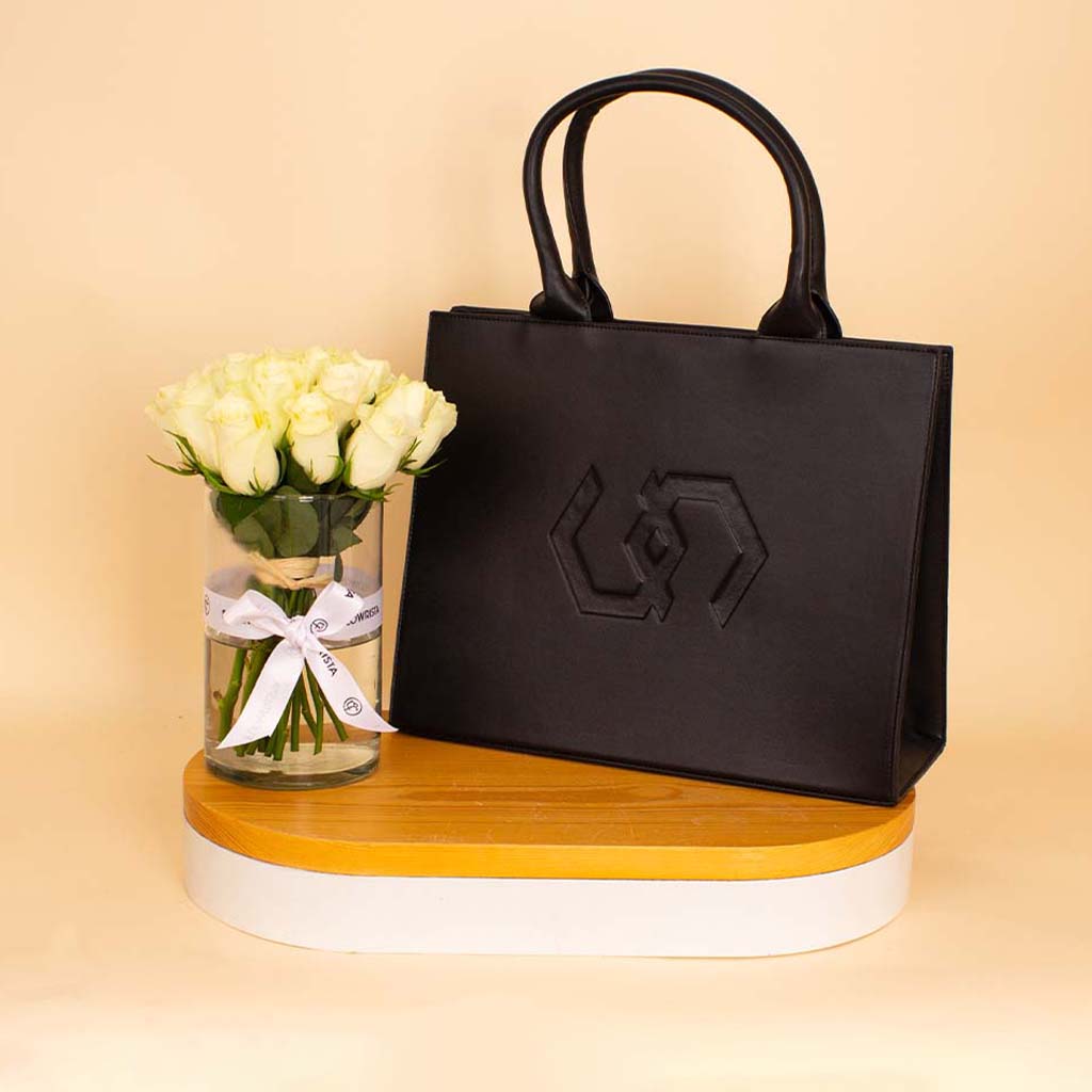 Flowrista Online Flowers Shop Cocan Big Tote Black & White Roses Vase