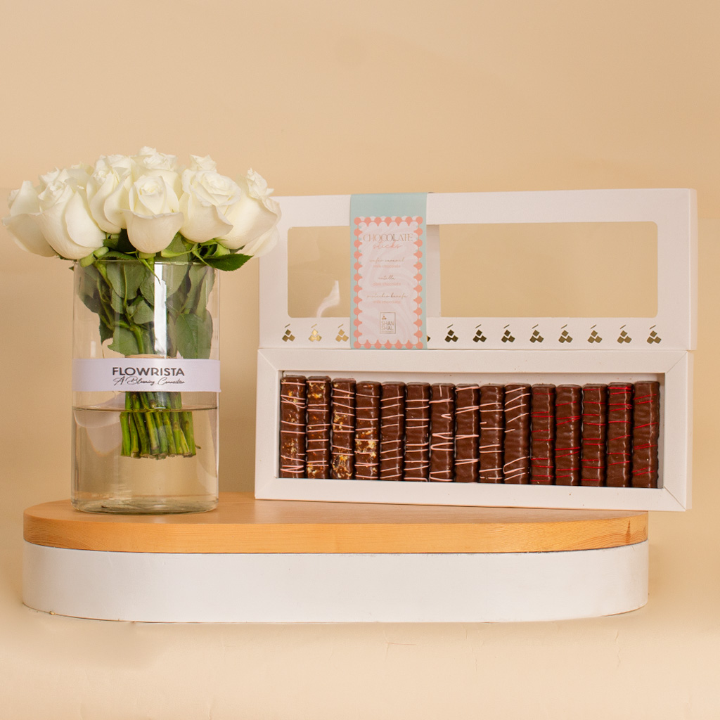 Flowrista Online Flowers Shop Shanshal Wafer Rolls & 20 White Roses Vase
