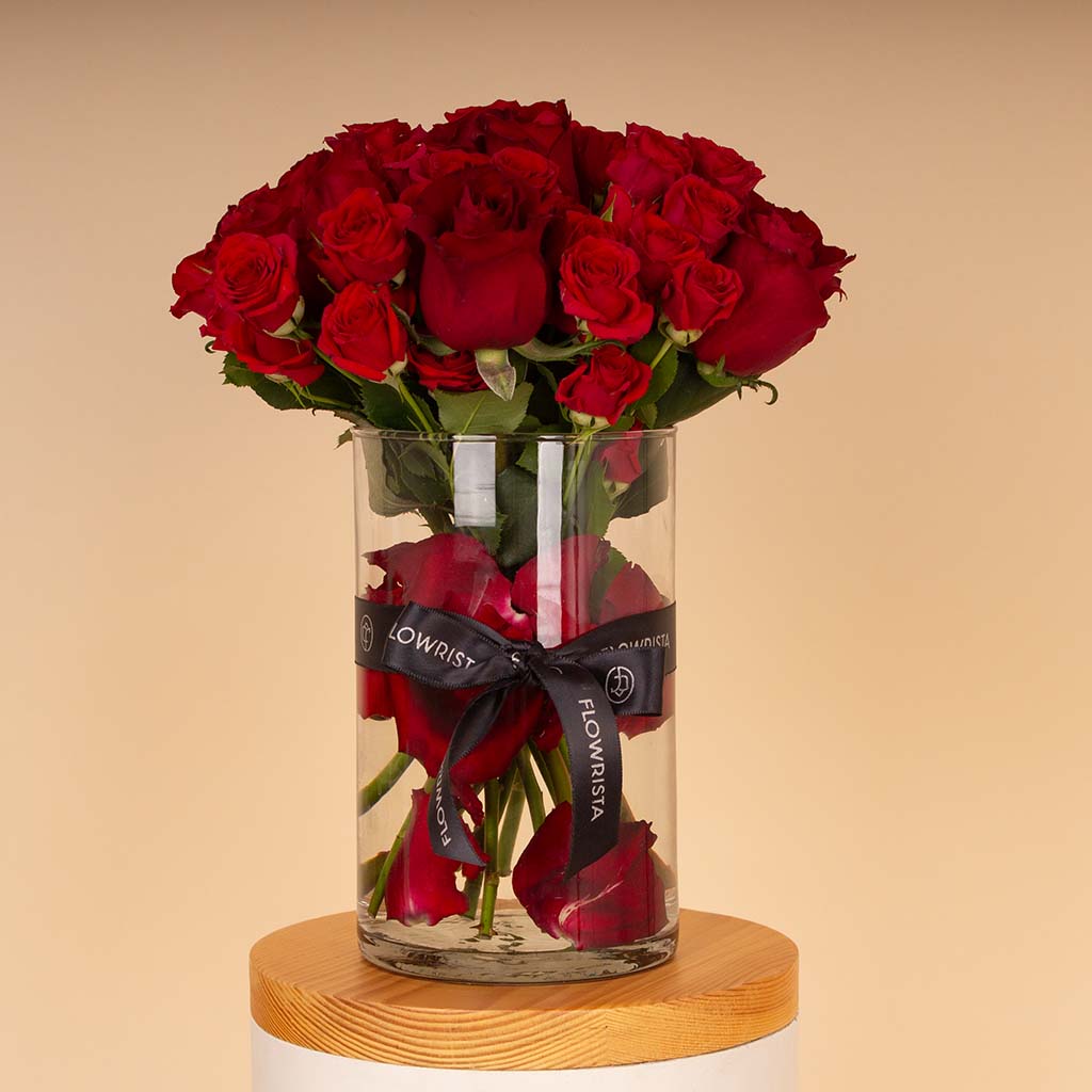 Flowrista Online Flowers Shop  Red Roses & Baby Roses Vase