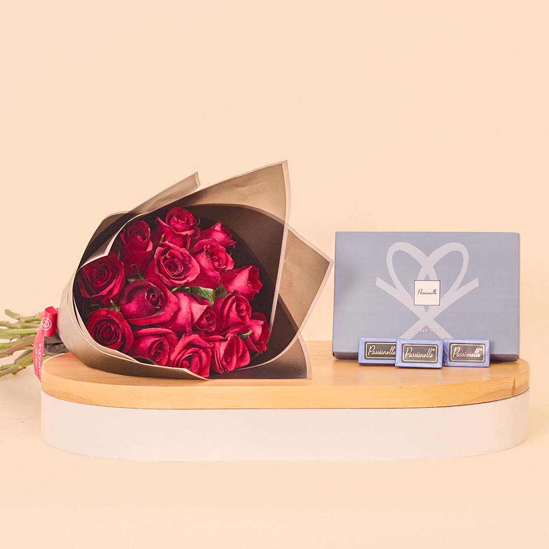 Flowrista Online Flowers Shop Passionelle Mini Finesse And Red Roses
