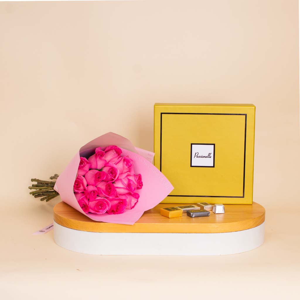 Flowrista Online Flowers Shop Passionelle Golden Chocolate Box & Pink Roses Bouquet