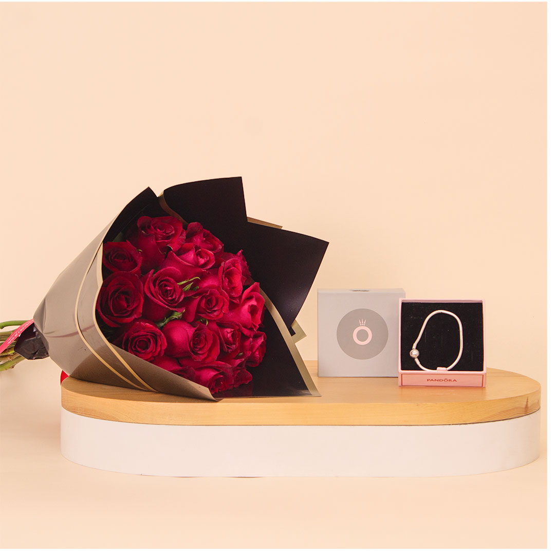 Flowrista Online Flowers Shop Pandora Moments Bracelet with Pavé Heart Clasp & 15 Red Roses