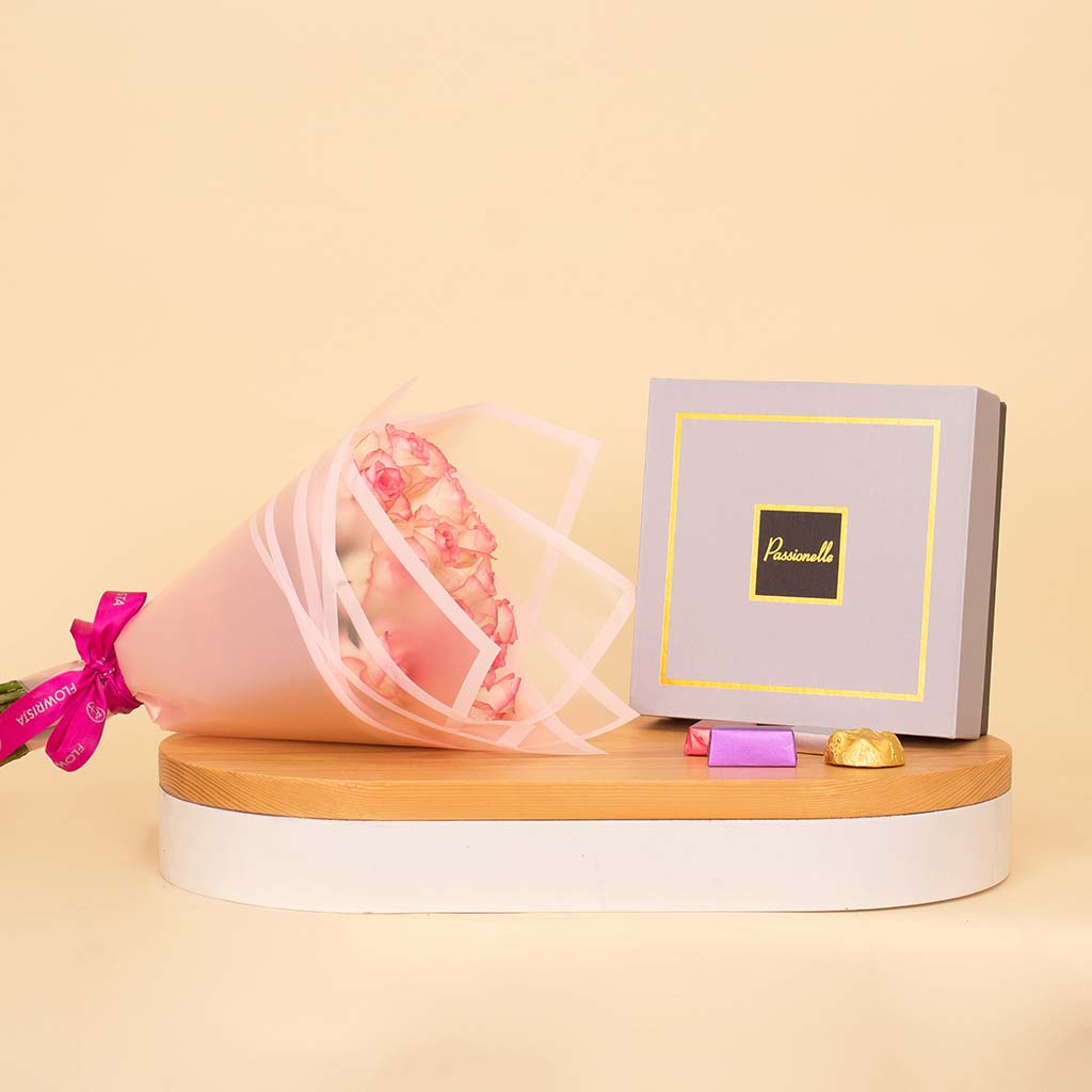 Flowrista Online Flowers Shop Passionelle Premium Chocolate Box 765g and 15 Pink Roses